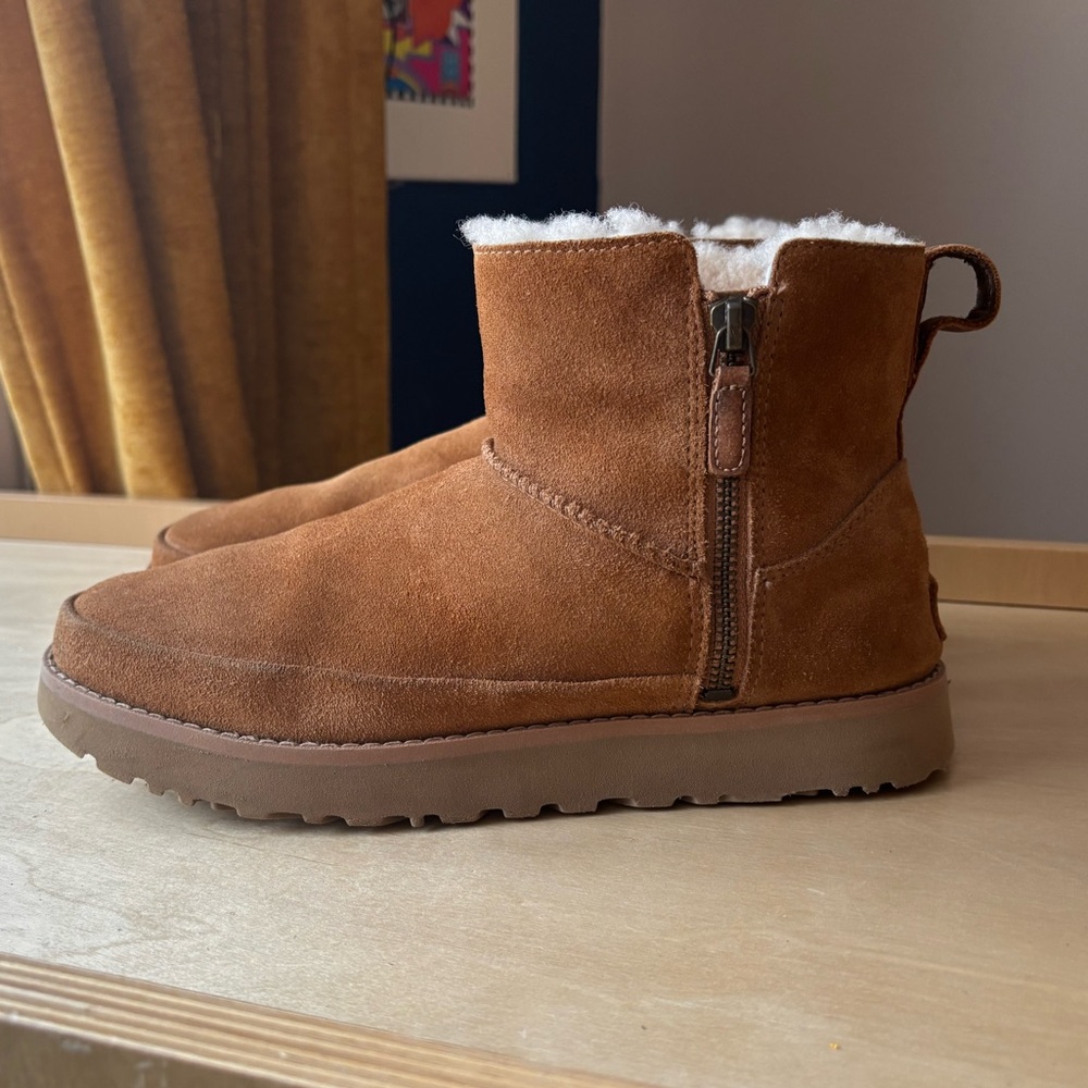 Women’s UGG CLASSIC ZIP MINI CHESTNUT BOOTS size 8